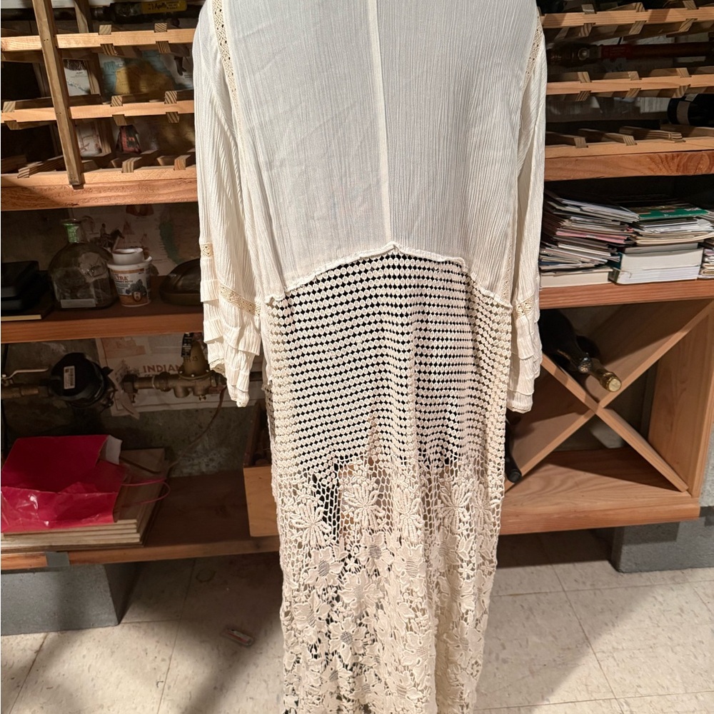 Anna Sui Cream Sheer Lightweight Kimono with Gold Logo Tag - Picture 4 of 8